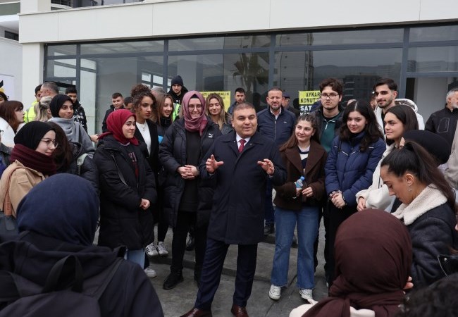  SEZGİN AYDIN MİMARLIK ÖĞRENCİLERİYLE TECRÜBELERİNİ PAYLAŞTI