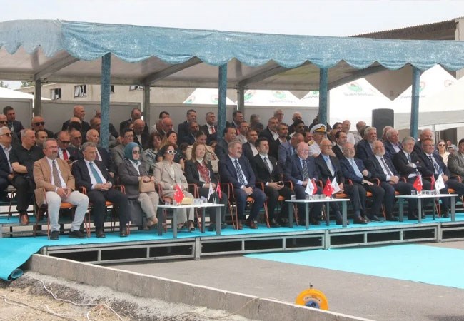 Simder Başkanı Sezgin Aydın ve yönetim kurulu üyeleri Fahrettin Ulusoy Camii açılışına Katıldı